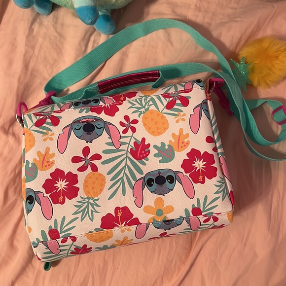 SOLD -Disney Stitch insulated Lunch bag - Picture 7 of 15
